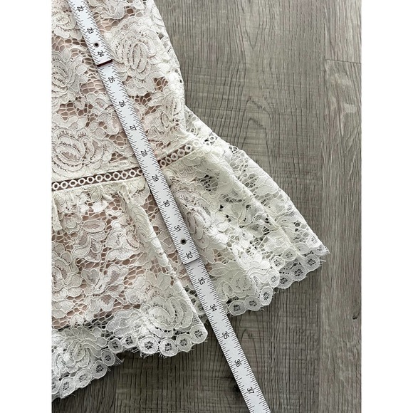 Hidden Label Creme Lace Dress size Medium - Picture 5 of 6